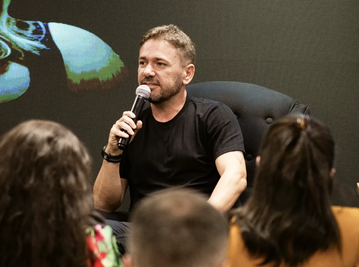 Fred Pataro conduzindo encontro presencial com donos de escritório