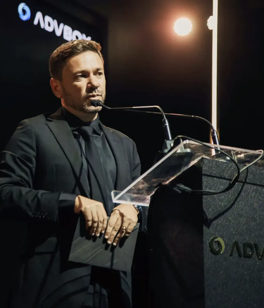 Fred Pataro palestrando em evento do setor jurídico